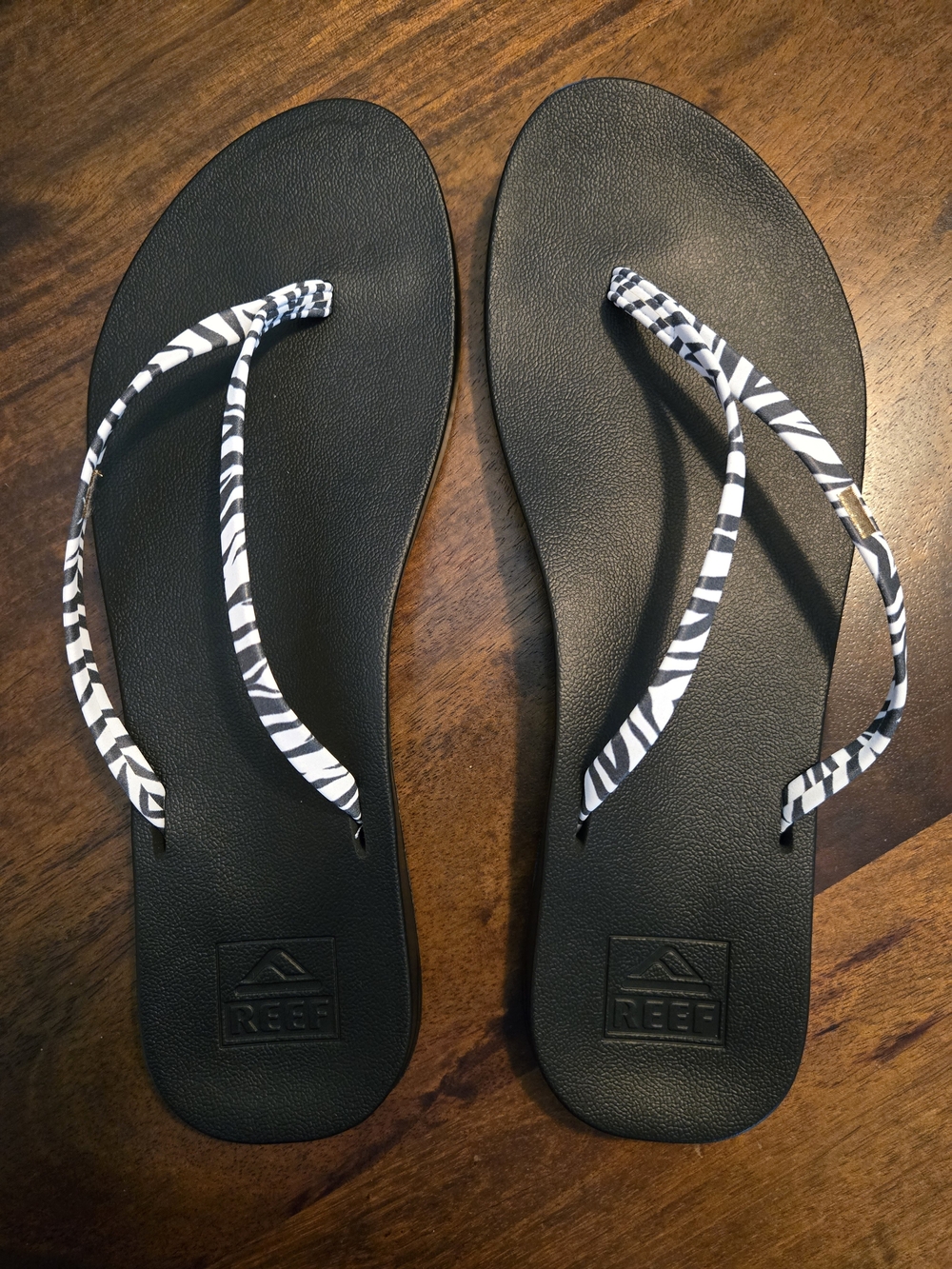 New! Reef Women's Black Flip Sandals with Black & White Zebra Straps